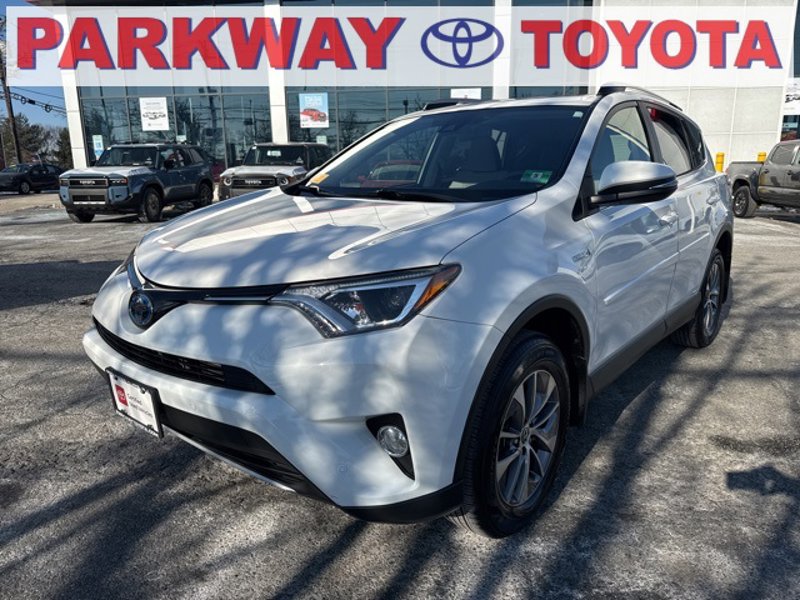 Used 2018 Toyota RAV4 XLE image 1