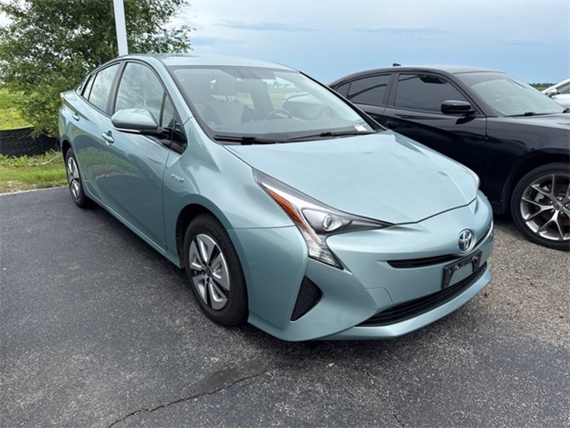 Used 2016 Toyota Prius Four image 1