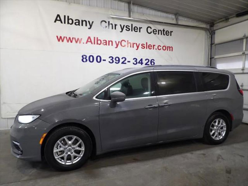 Certified 2022 Chrysler Pacifica Touring-L image 1