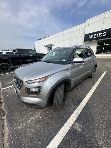 Used 2023 Hyundai Venue SEL w/ Cargo Package image 1