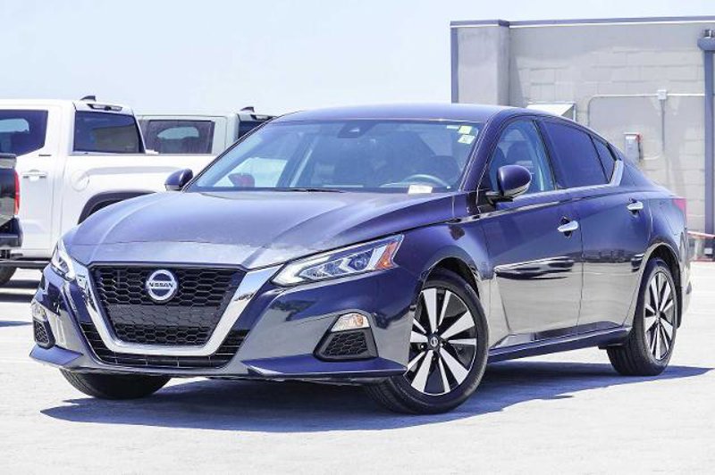 Certified 2022 Nissan Altima 2.5 SV image 1