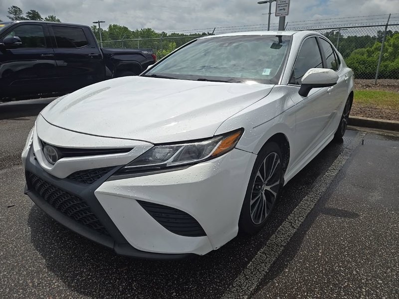 Used 2019 Toyota Camry SE image 1