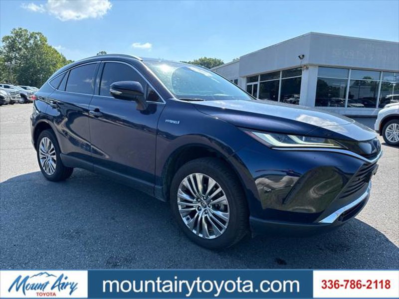 Certified 2021 Toyota Venza XLE image 1