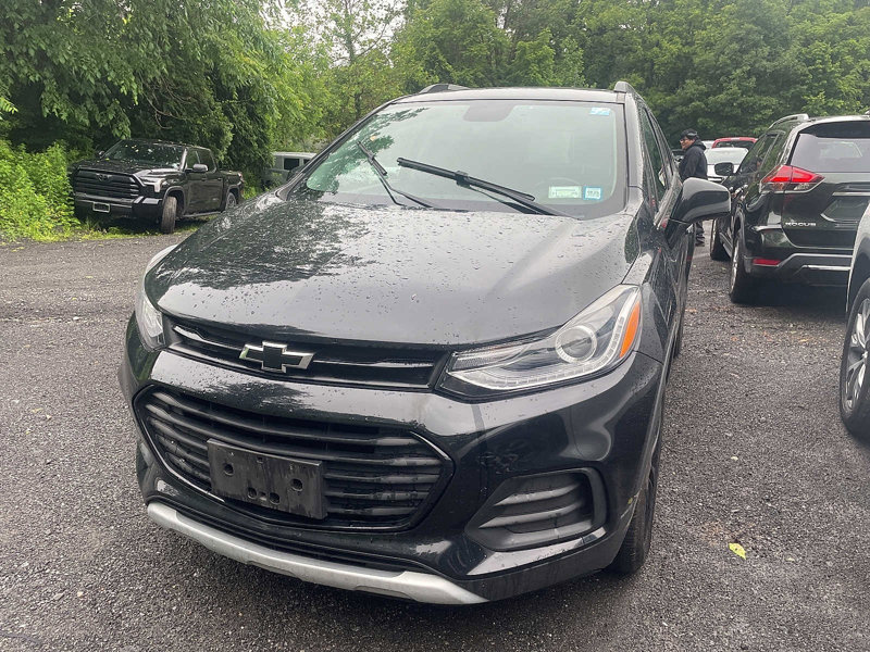 Used 2019 Chevrolet Trax LT w/ Sun & Sound Package image 1