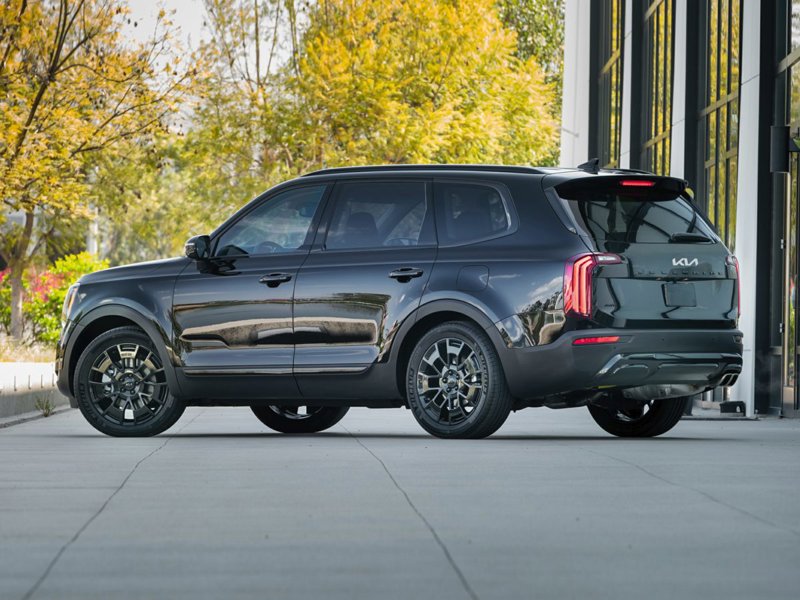 Used 2022 Kia Telluride LX image 1