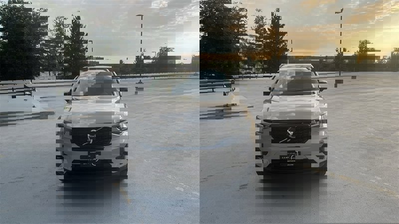 Certified 2025 Volvo XC40 B5 Plus image 1