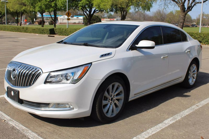 Used 2016 Buick LaCrosse image 1
