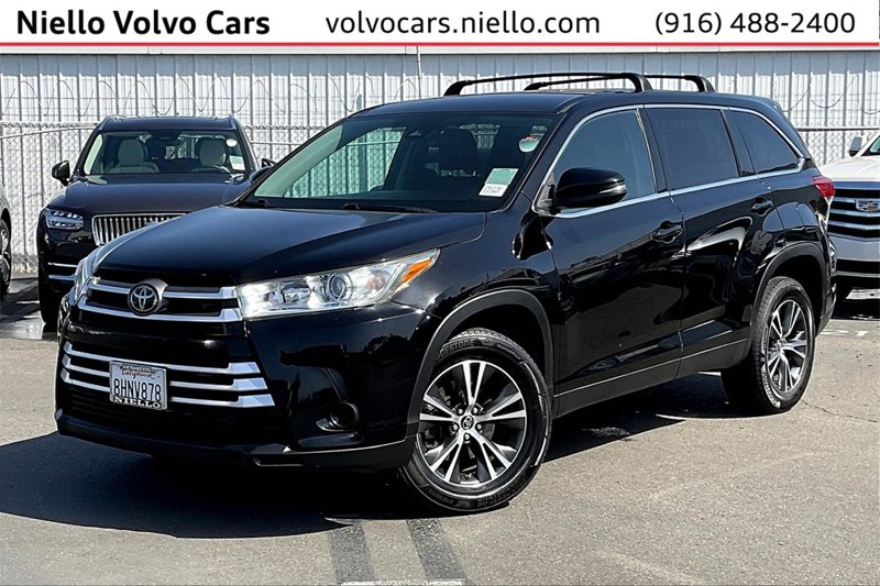 Used 2019 Toyota Highlander LE image 1