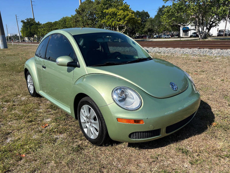 Used 2009 Volkswagen Beetle S image 1