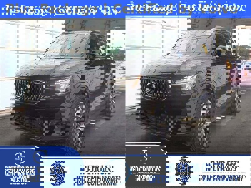 Certified 2025 Volvo XC40 B5 Plus image 1