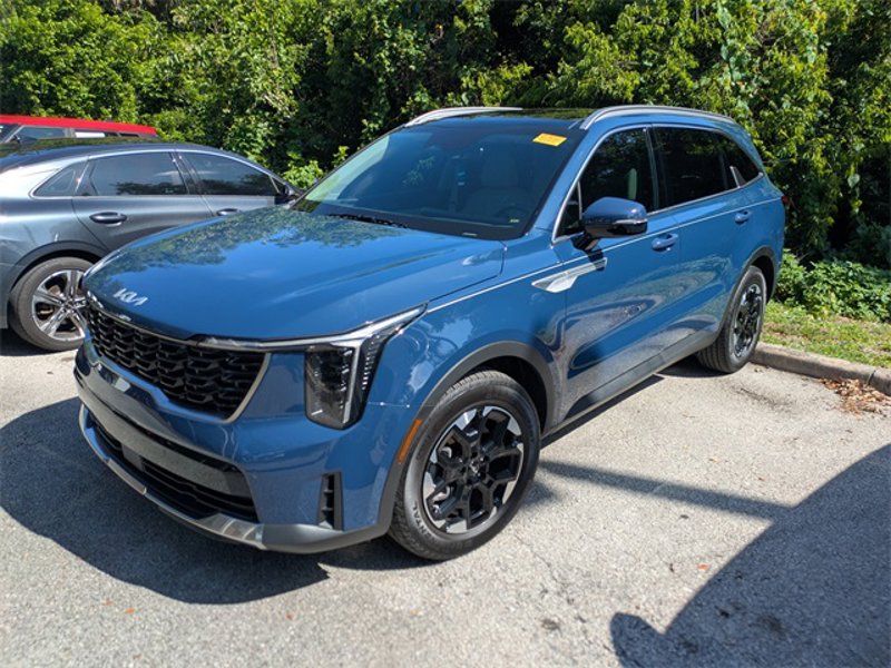 Certified 2025 Kia Sorento S w/ Panoramic Sunroof Package image 1