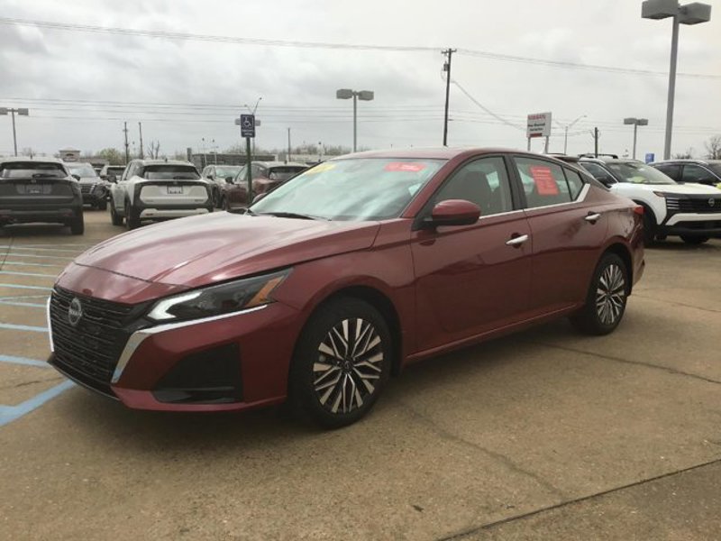 Certified 2024 Nissan Altima 2.5 SV w/ SV Premium Package image 1