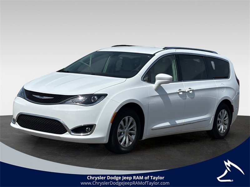 Certified 2018 Chrysler Pacifica Touring-L image 1