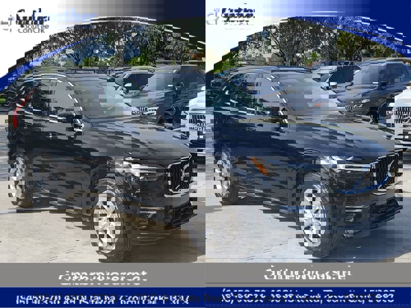 Certified 2022 Volvo XC60 B5 Momentum image 1
