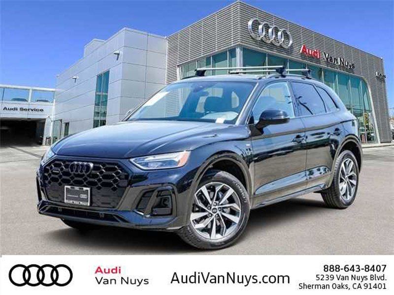 Certified 2024 Audi Q5 2.0T Premium w/ Summer of Audi Package image 1