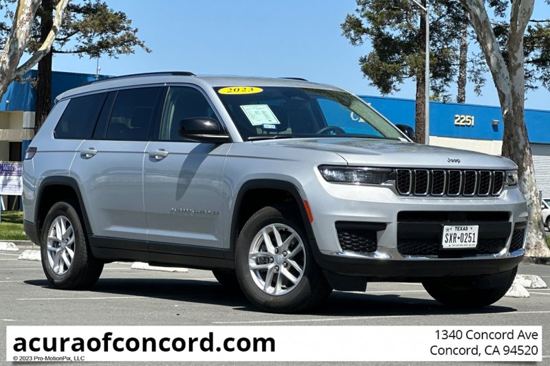 Used 2023 Jeep Grand Cherokee L Laredo image 1