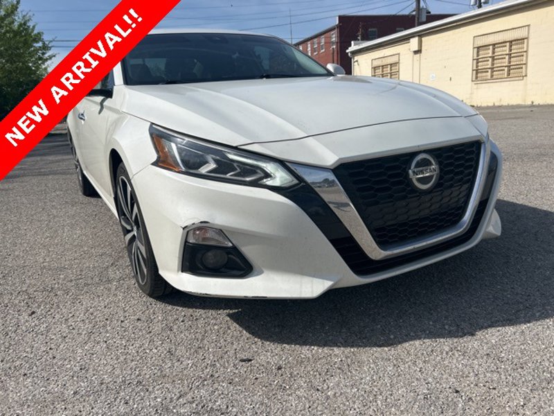 Certified 2019 Nissan Altima 2.5 Platinum image 1