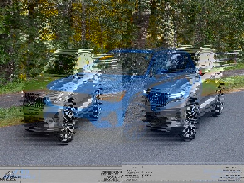 Certified 2024 Volvo XC40 B5 Plus image 1