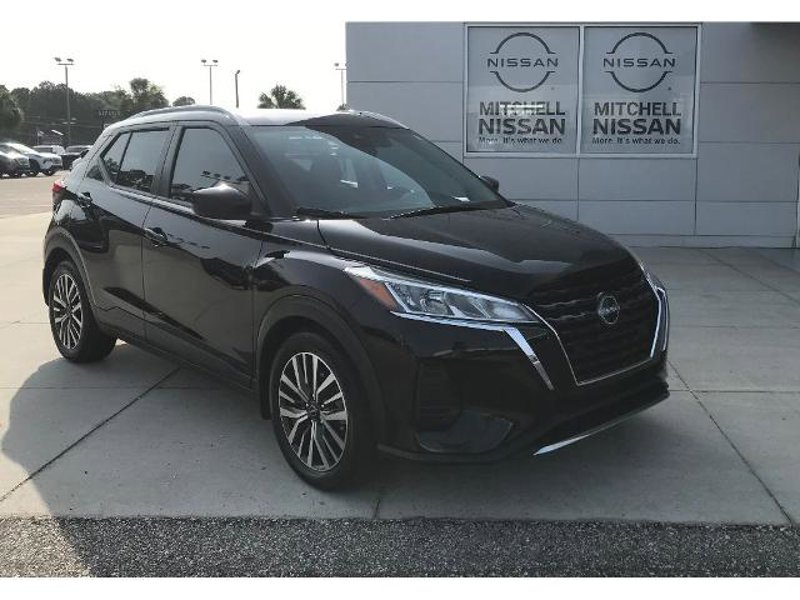 Certified 2022 Nissan Kicks SV image 1