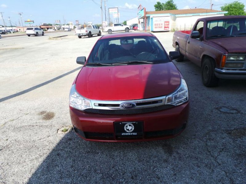 Used 2010 Ford Focus SE image 1