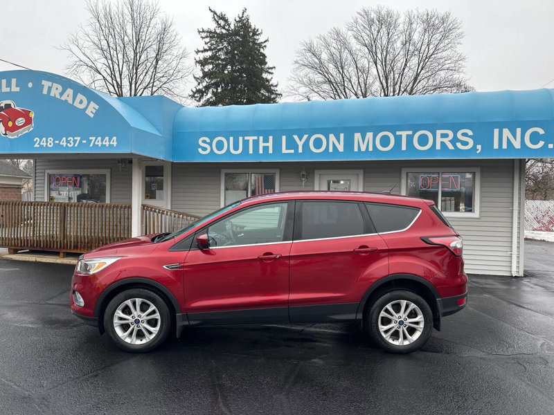 Used 2017 Ford Escape SE image 1