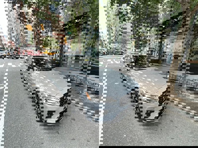 Certified 2025 Volvo S60 B5 Core image 1