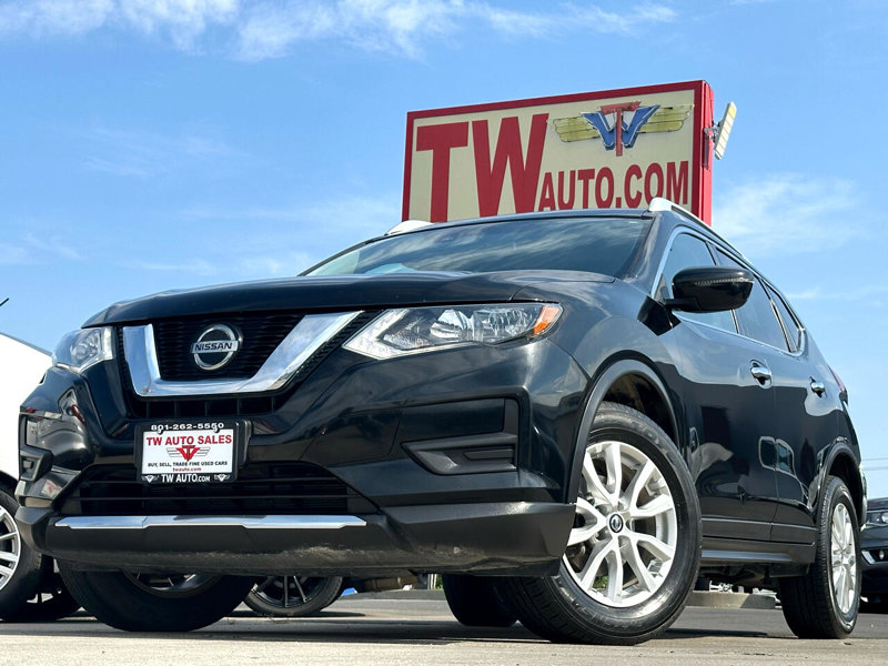Used 2019 Nissan Rogue S image 1
