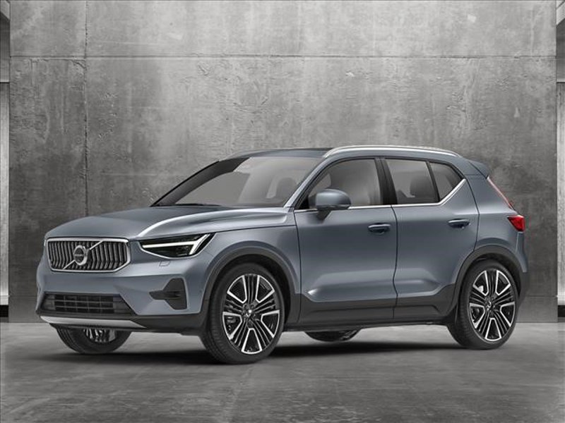 Used 2023 Volvo XC40 B5 Plus w/ Protection Package Premier image 1