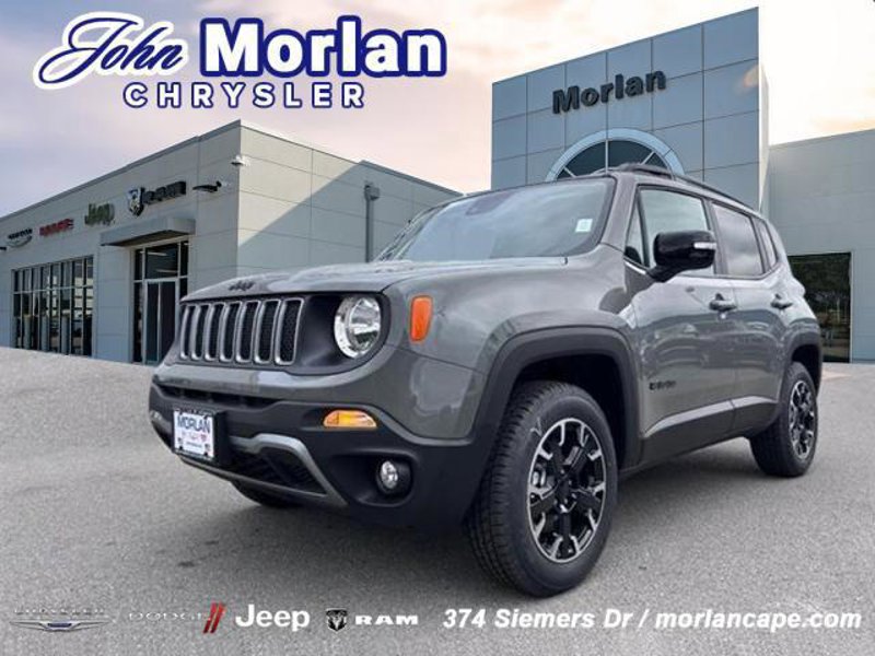 Certified 2023 Jeep Renegade Latitude w/ Sun/Sound Group image 1