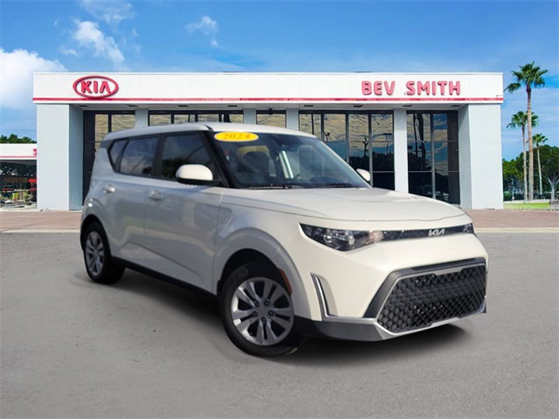 Certified 2024 Kia Soul LX image 1