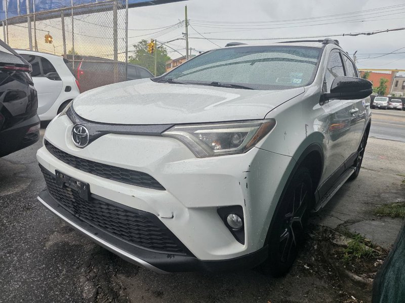 Used 2016 Toyota RAV4 SE image 1