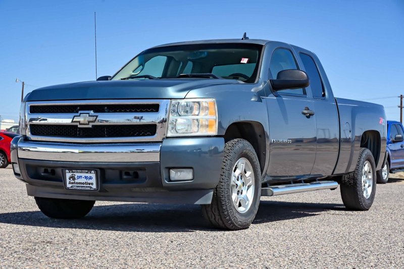 Used 2008 Chevrolet Silverado 1500 LT w/ Towing Package image 1