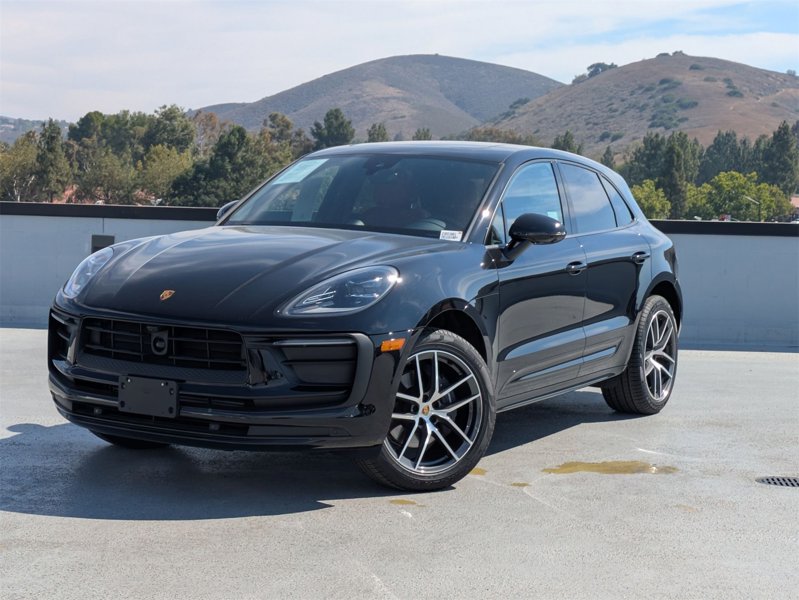 Certified 2025 Porsche Macan image 1