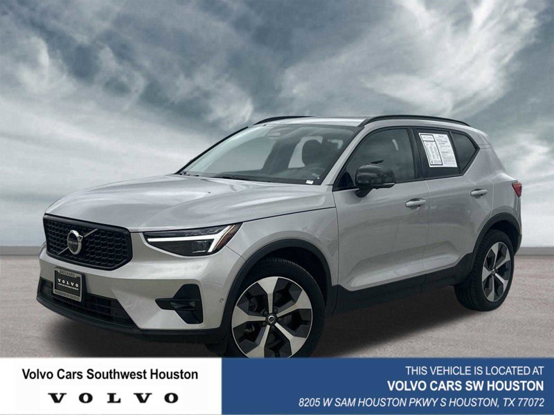Certified 2025 Volvo XC40 B5 Plus w/ Protection Package Premier image 1