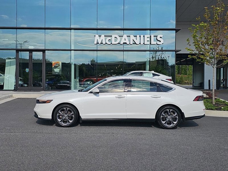 Used 2023 Honda Accord EX image 1