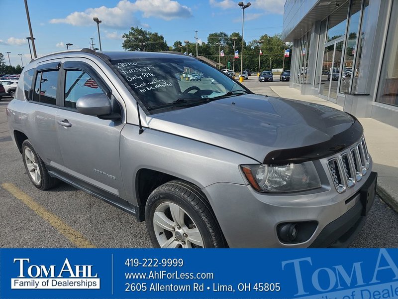 Used 2016 Jeep Compass Latitude image 1