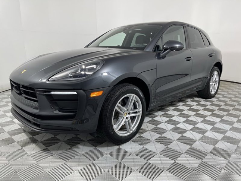 Certified 2025 Porsche Macan image 1
