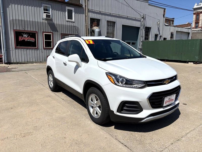 Used 2017 Chevrolet Trax LT w/ LT Convenience Package image 1