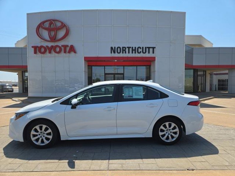 Certified 2023 Toyota Corolla LE image 1