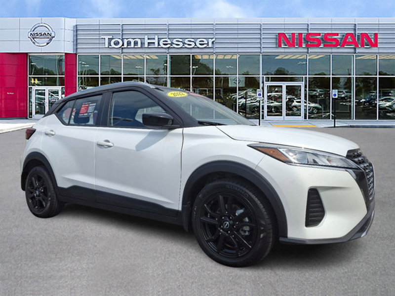 Certified 2022 Nissan Kicks SV image 1