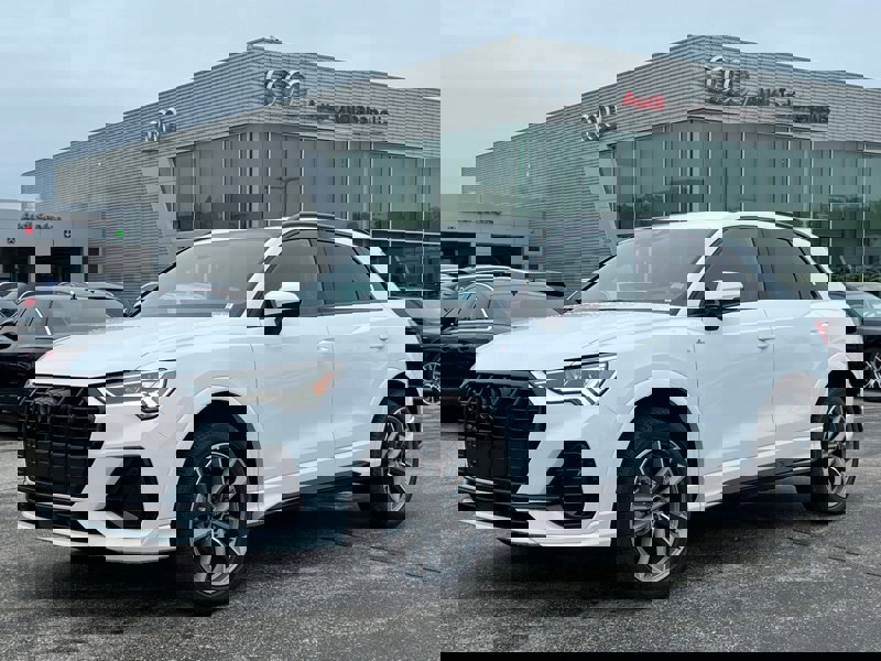 Certified 2025 Audi Q3 2.0T Premium w/ Convenience Package image 1