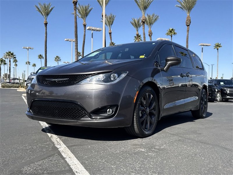Used 2020 Chrysler Pacifica Touring w/ S Appearance Package image 1