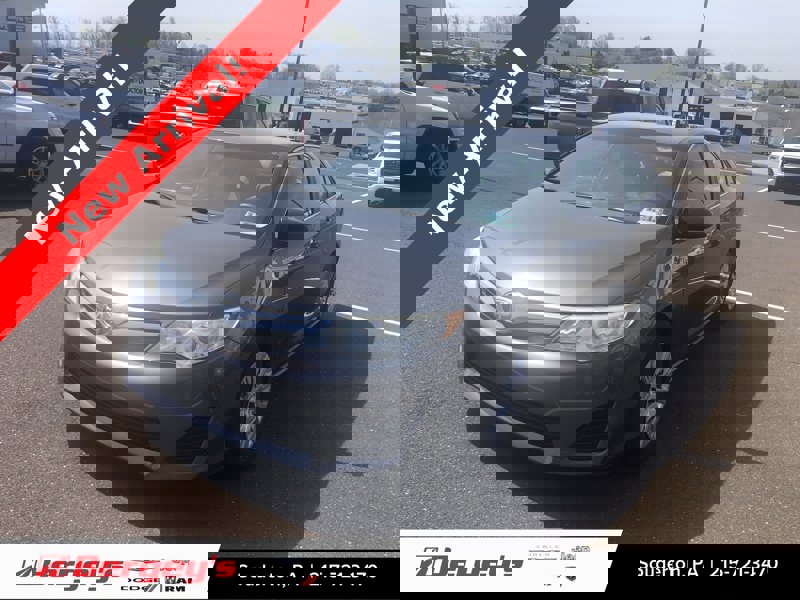 Used 2013 Toyota Camry LE image 1