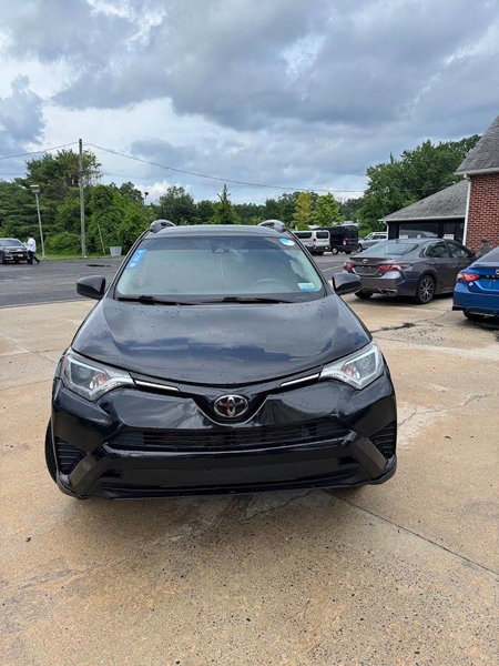 Used 2018 Toyota RAV4 LE image 1