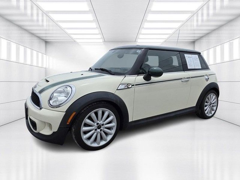 Used 2013 MINI Cooper S image 1