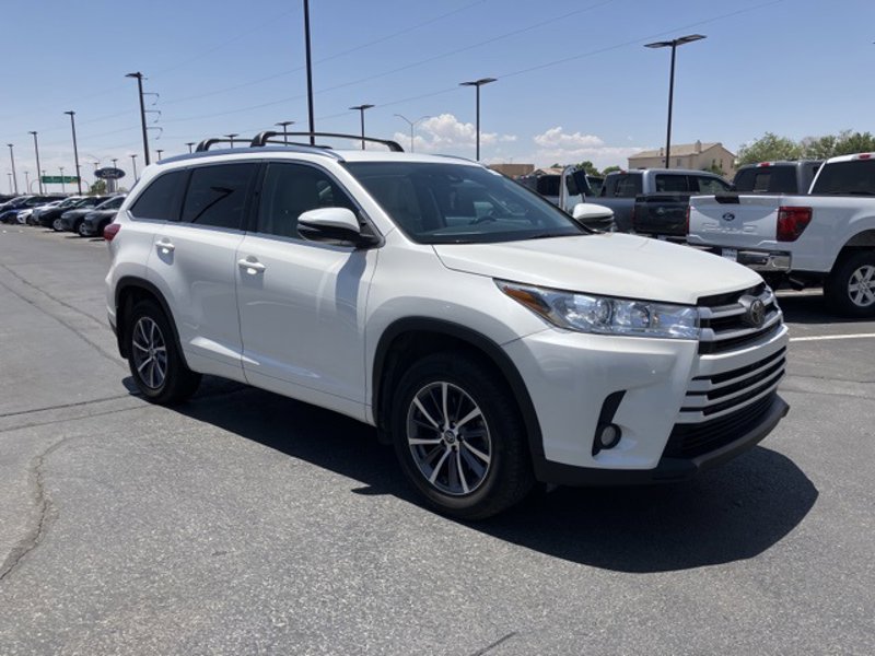 Used 2017 Toyota Highlander XLE image 1