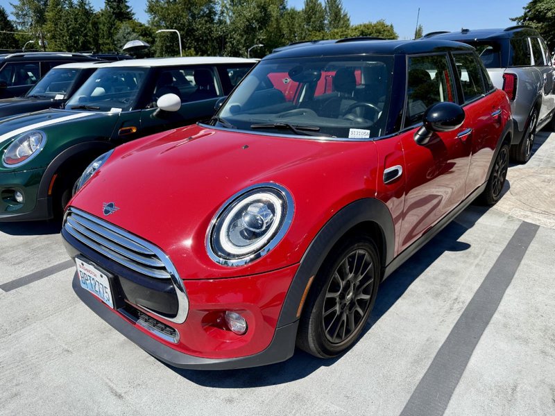Used 2019 MINI Cooper 4-Door Hardtop w/ Premium Package image 1