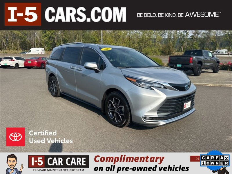 Certified 2025 Toyota Sienna Platinum image 1