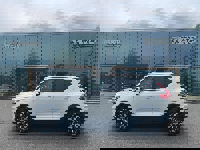 Certified 2023 Volvo XC40 B4 Plus w/ Protection Package Premier image 1