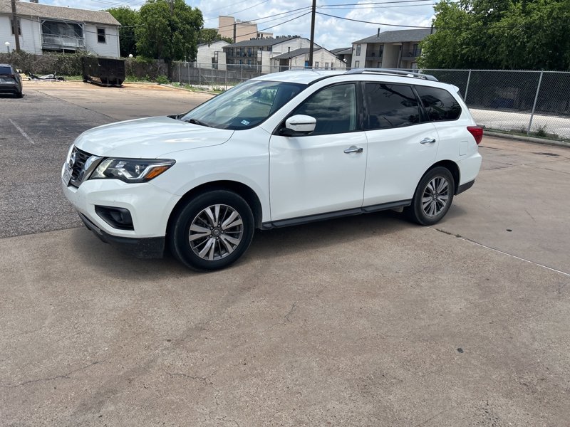 Used 2020 Nissan Pathfinder SL image 1